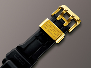 Thirty stars are engraved on the strap keeper